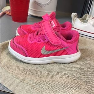 Like new hot pink Nike’s